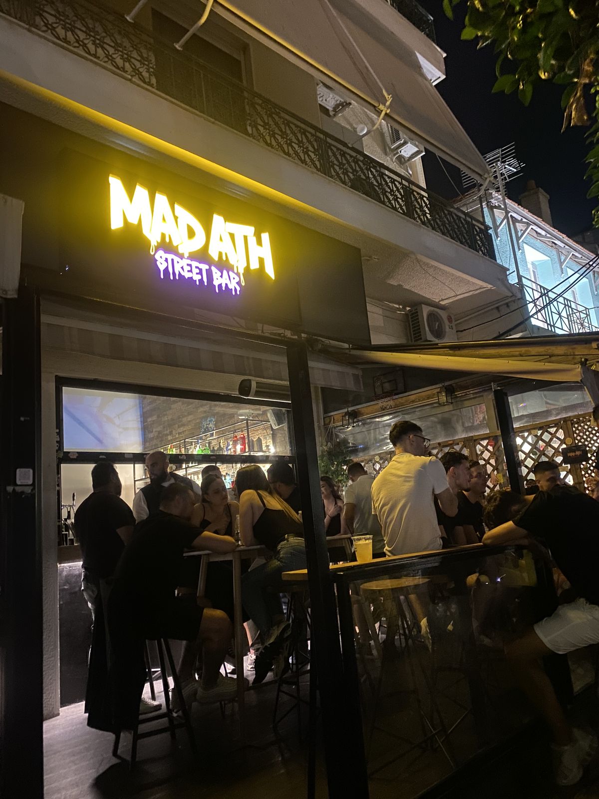 MAD ATH Street Bar — βραδιά