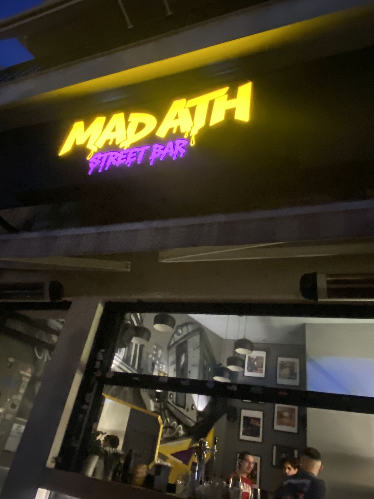 MAD ATH Street Bar — πινακίδα